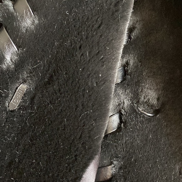 Oversized black faux fur jacket with hood - Picture 5 of 7